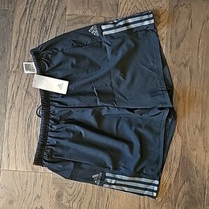 Adidas Training Shorts (HY1033), size M